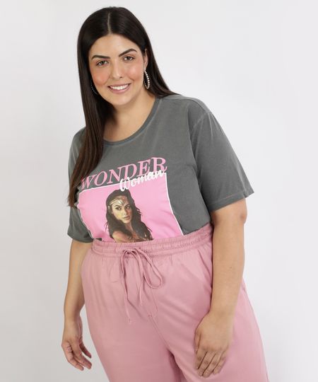 Blusa-Feminina-Plus-Size-Mulher-Maravilha-Manga-Curta-Decote-Redondo-Chumbo-9964399-Chumbo_1