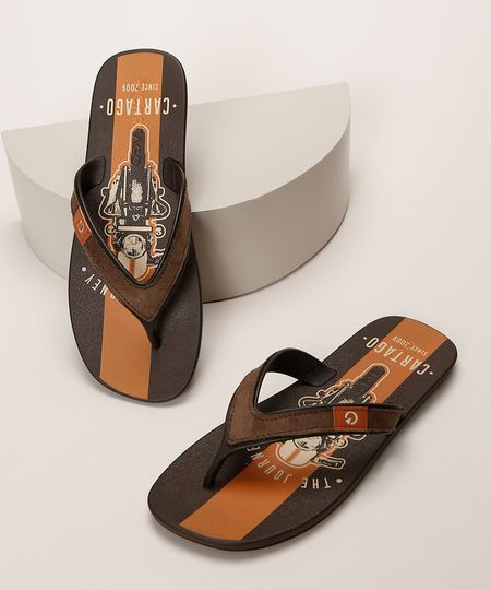 Chinelo-Masculino-Cartago-Dakar-Plus-Estampado-de-Moto-Tira-em-Suede-Marrom-9961239-Marrom_1 Chinelo-Masculino-Cartago-Dakar-Plus-Estampado-de-Moto-Tira-em-Suede-Marrom-9961239-Marrom_1