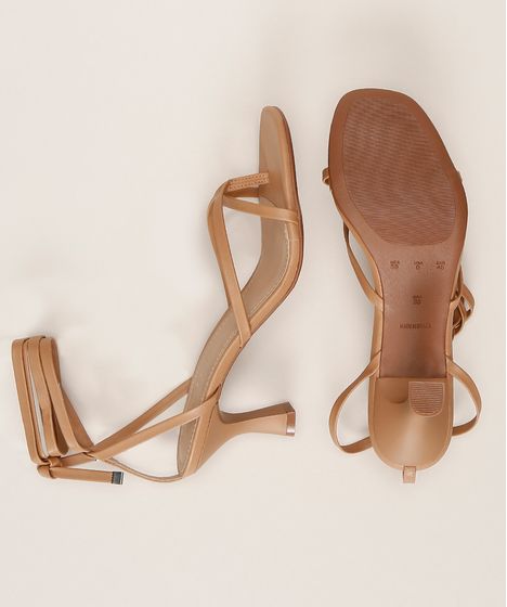 sandalia com tiras de amarrar