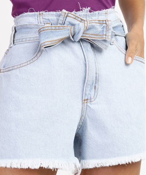 short jeans amarrado na cintura