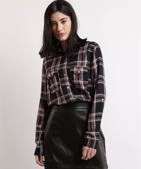 Camisa-Feminina-Ampla-Estampada-Xadrez-com-Bolsos-e-Martingale-Manga-Longa-Preta-9896330-Preto_1