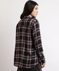 Camisa-Feminina-Ampla-Estampada-Xadrez-com-Bolsos-e-Martingale-Manga-Longa-Preta-9896330-Preto_2