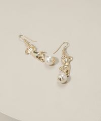 Brinco-Feminino-Folheado-Mao-com-Perola-Dourado-9966581-Dourado_2 Brinco-Feminino-Folheado-Mao-com-Perola-Dourado-9966581-Dourado_2