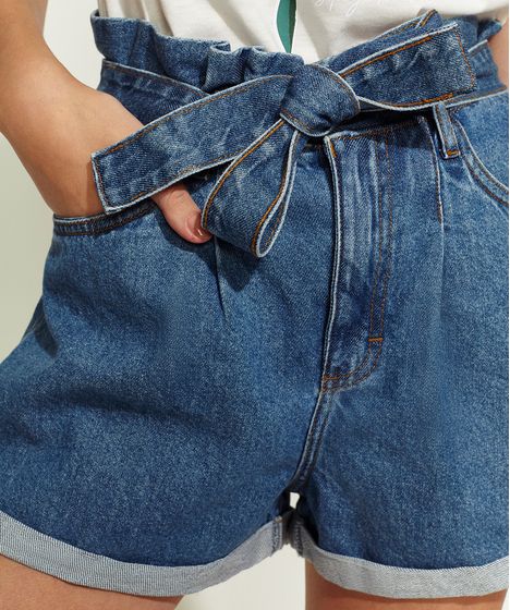 short cintura alta com laço jeans