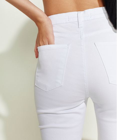 calça branca destroyed feminina