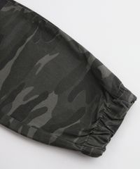 Calca-de-Sarja-Juvenil-Jogger-Estampada-Camuflada-com-Bolso-Chumbo-9953667-Chumbo_4