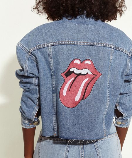 Jaqueta-Jeans-Feminina-de-Banda-Triya-Rolling-Stones-Cropped-com-Bordado-Azul-Medio-9965269-Azul_Medio_1 Jaqueta-Jeans-Feminina-de-Banda-Triya-Rolling-Stones-Cropped-com-Bordado-Azul-Medio-9965269-Azul_Medio_1