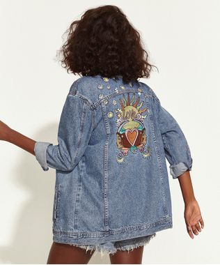 Jaqueta-Jeans-Feminina-Triya-Longa-Destroyed-com-Bordado--Love--Azul-Medio-9965268-Azul_Medio_1