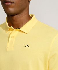 Polo-Masculina-Tradicional-Basica-em-Piquet-com-Bordado-Manga-Curta-Amarela-9967087-Amarelo_4