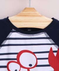 Camiseta-de-Praia-Infantil-Estampada-Listrada-e-Caranguejo-Manga-Longa-Raglan-Azul-Marinho-9964872-Azul_Marinho_4