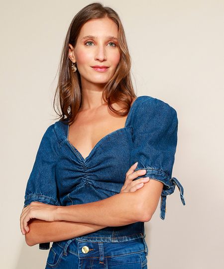 Blusa-Jeans-Feminina-Cropped-com-Lastex-Manga-Bufante-Decote-Coracao-Azul-Escuro-9964770-Azul_Escuro_1 Blusa-Jeans-Feminina-Cropped-com-Lastex-Manga-Bufante-Decote-Coracao-Azul-Escuro-9964770-Azul_Escuro_1