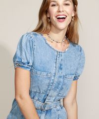 Macaquinho-Jeans-Feminino-Marmorizado-com-Bolsos-e-Cinto-Manga-Bufante-Azul-Claro-9963974-Azul_Claro_4