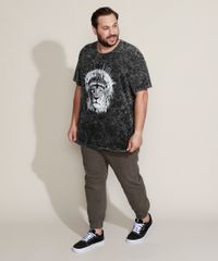 Camiseta-Masculina-Plus-Size-Marmorizada-Leao-com-Cocar-Manga-Curta-Gola-Careca-Preta-9960551-Preto_3