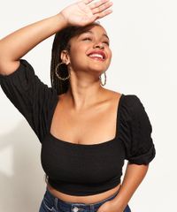 Blusa-Feminina-Cropped-Texturizada-Lastex-Manga-Bufante-Decote-Reto-Preta-9967219-Preto_4