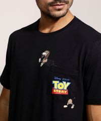 Camiseta-Masculina-Slinky-Toy-Story-com-Bolso-Manga-Curta-Gola-Careca-Preta-9960832-Preto_2 Camiseta-Masculina-Slinky-Toy-Story-com-Bolso-Manga-Curta-Gola-Careca-Preta-9960832-Preto_2