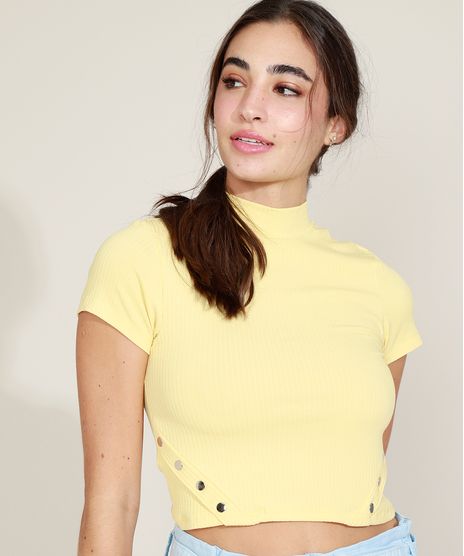 Blusa-Feminina-Canelada-com-Botoes-Manga-Curta-Gola-Alta-Amarela-9957943-Amarelo_1