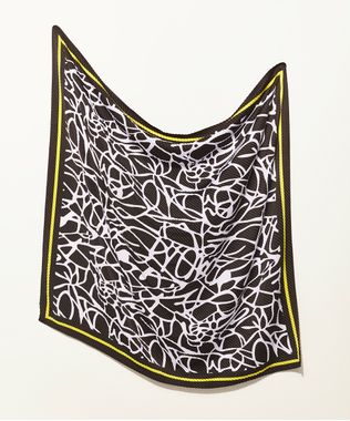 Lenco-Feminino-DVF-Acetinado-Plissado-Estampado-Assinatura-Preto-9955429-Preto_1