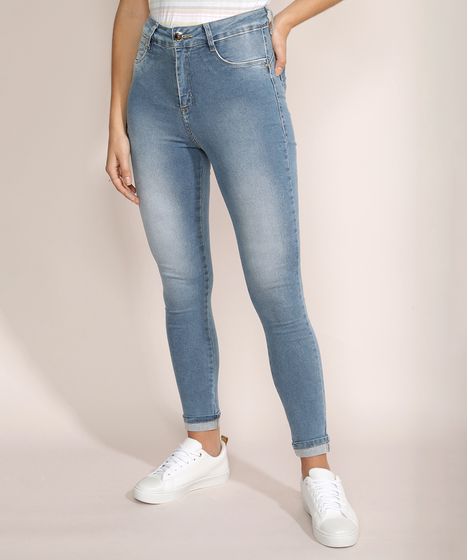 calça jeans cintura alta barra dobrada