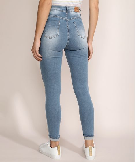 calça jeans cintura alta barra dobrada