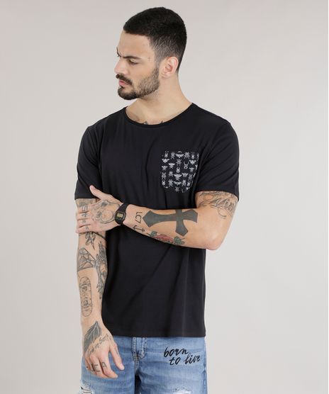 Camiseta-com-Bolso-Estampado-de-Besouros-Preta-8679195-Preto_1