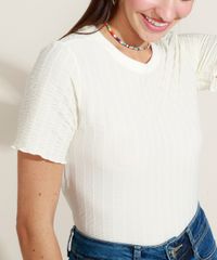 Blusa-Feminina-Canelada-com-Lastex-Manga-Curta-Decote-Redondo-Off-White-9960742-Off_White_4