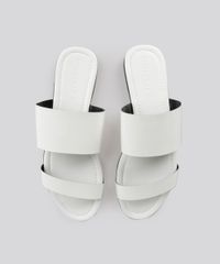 Rasteira-em-Verniz-Branca-8824589-Branco_4