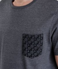 Camiseta-com-Bolso-Estampado-de-Coqueiros-Cinza-Mescla-Escuro-8775532-Cinza_Mescla_Escuro_4
