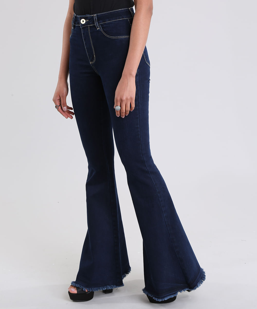 calça jeans flare azul escuro