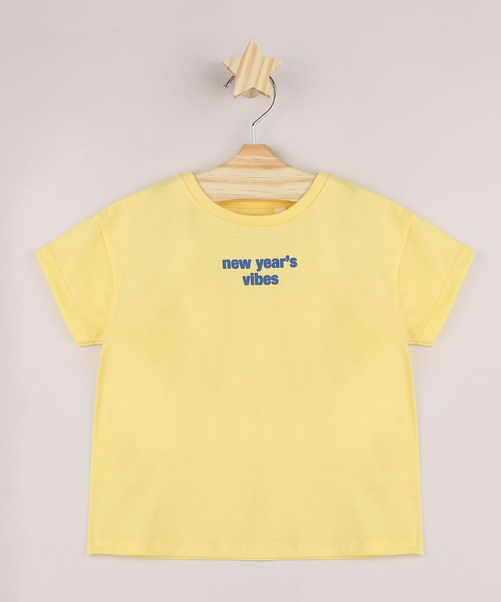 Camiseta Infantil New Year's Vibes" Manga Curta Amarela"
