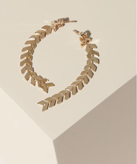 Brinco-Feminino-Folheado-Alongado-Corrente-de-Setas-Dourado-9945061-Dourado_1
