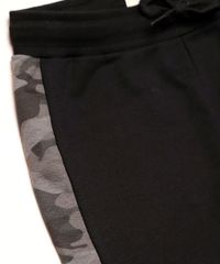 Calca-de-Moletom-Juvenil-Jogger-com-Recorte-Estampado-Camuflado-Preta-9970836-Preto_3