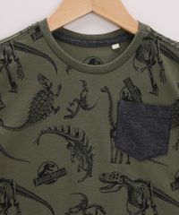 Camiseta-Infantil-Jurassic-Park-Estampado-com-Bolso-Manga-Curta-Gola-Careca-Verde-Militar-9967029-Verde_Militar_3