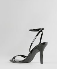 Sandalia-com-Tiras-em-Verniz-Preta-8932649-Preto_3