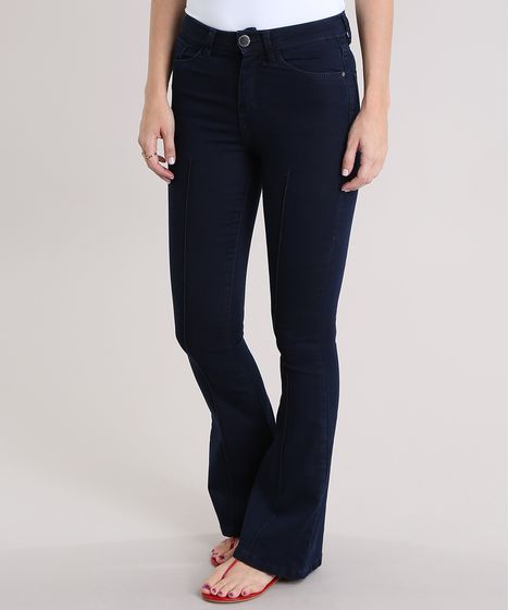 calça jeans flare azul escuro