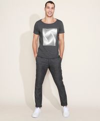 Camiseta-Masculina-Estampa-Geometrica-Alto-Relevo-Manga-Curta-Gola-Canoa-Cinza-Mescla-Escuro-9965762-Cinza_Mescla_Escuro_3