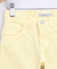 Short-de-Sarja-Infantil-com-Pompons-e-Bolsos-Amarelo-9965934-Amarelo_4