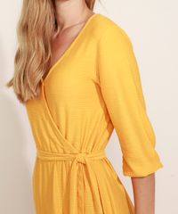Vestido-Feminino-Curto-Transpassado-Texturizado-com-Faixa-para-Amarrar-Manga-3-4-Mostarda-9963262-Mostarda_4