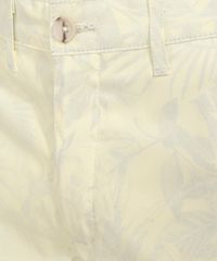 Bermuda-de-Sarja-Masculina-Reta-Chino-Estampada-de-Folhagem-Amarela-Claro-9967053-Amarelo_Claro_5