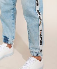 Calca-Jeans-Juvenil-Now-United-Jogger-com-Faixa-Lateral-e-Bolsos-Azul-Claro-9976838-Azul_Claro_4 Calca-Jeans-Juvenil-Now-United-Jogger-com-Faixa-Lateral-e-Bolsos-Azul-Claro-9976838-Azul_Claro_4