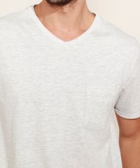 Camiseta-Masculina-Basica-com-Bolso-Manga-Curta-Gola-V-Cinza-Mescla-Claro-9964946-Cinza_Mescla_Claro_4