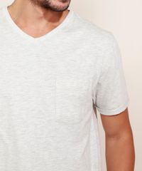 Camiseta-Masculina-Basica-com-Bolso-Manga-Curta-Gola-V-Cinza-Mescla-Claro-9964946-Cinza_Mescla_Claro_6