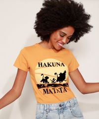 Blusa-Feminina-O-Rei-Leao--Hakuna-Matata--Manga-Curta-Decote-Redondo-Mostarda-9573348-Mostarda_1