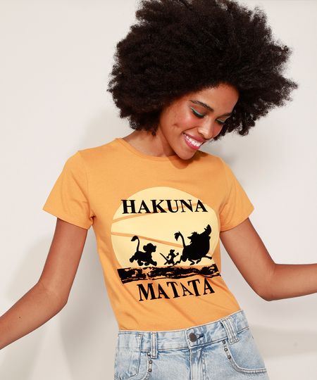 Blusa-Feminina-O-Rei-Leao--Hakuna-Matata--Manga-Curta-Decote-Redondo-Mostarda-9573348-Mostarda_1