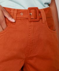 Short-de-Sarja-Feminino-Mom-Cintura-Alta-com-Cinto-Barra-Dobrada-Marrom-9978846-Marrom_5