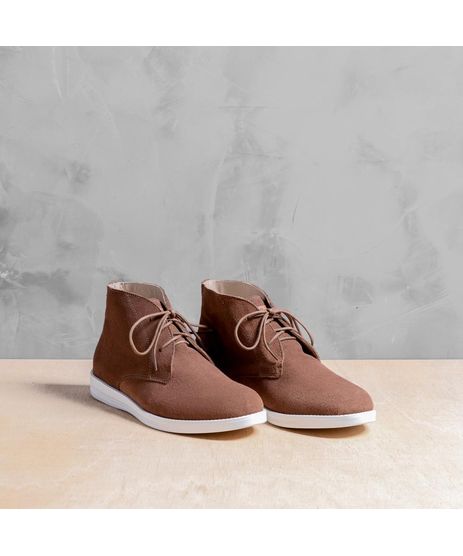 bota amarela c&a