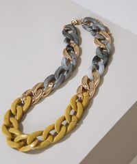 Colar-Feminino-Corrente-Grossa-em-Acrilico-Dourado-9962243-Dourado_1