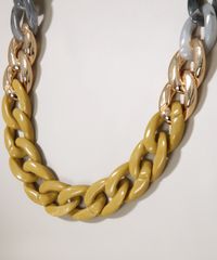 Colar-Feminino-Corrente-Grossa-em-Acrilico-Dourado-9962243-Dourado_2