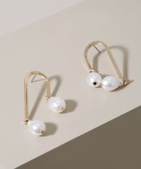 Brinco-Feminino-Com-Pingentes-de-Perola-Dourado-9963594-Dourado_1