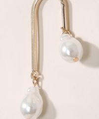 Brinco-Feminino-Com-Pingentes-de-Perola-Dourado-9963594-Dourado_3