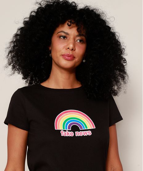 Camiseta-Feminina-Arco-Iris--Fake-News--Manga-Curta-Decote-Redondo-Preta-9974743-Preto_1